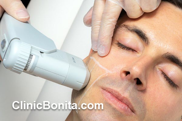 هایفوتراپی چیست و چگونه به درمان لک صورت کمک میکند؟